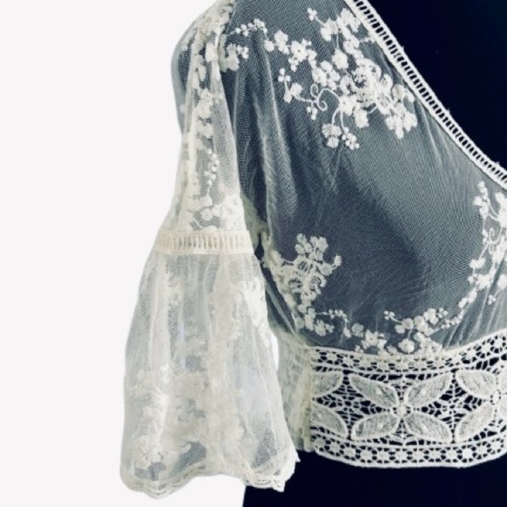 NWT REBELLION SMALL LACE CROP BELL SLEEVES CREAM IVORY V NECK FLORAL BOH… - Picture 4 of 12
